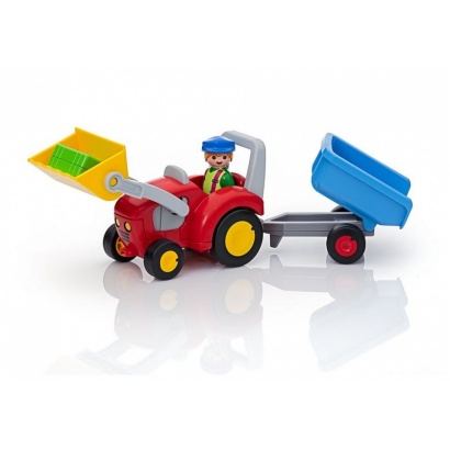 Landwirt mit Zugmaschine und Anhänger
